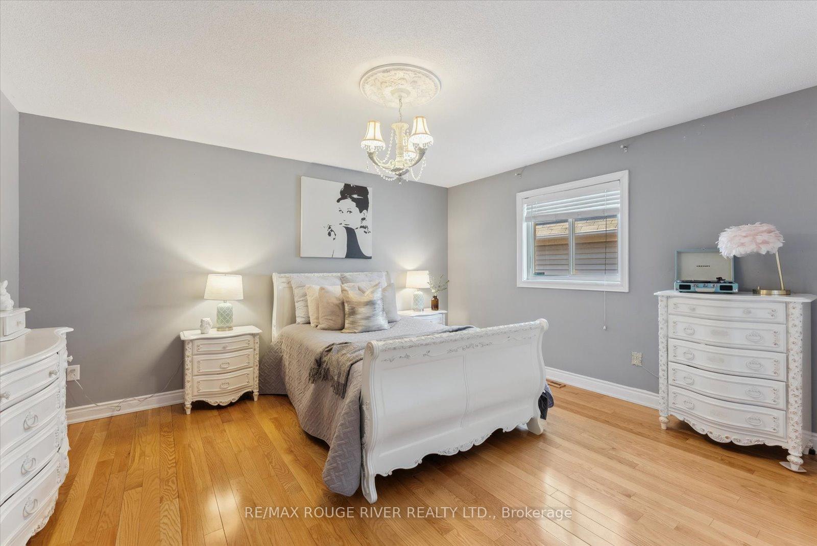 Photo 18 of 35 Baycliffe Drive, Whitby, Williamsburg — HOMEH