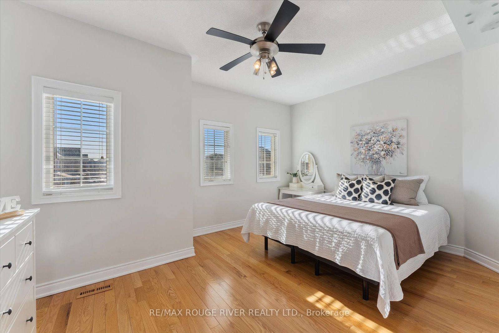 Photo 19 of 35 Baycliffe Drive, Whitby, Williamsburg — HOMEH