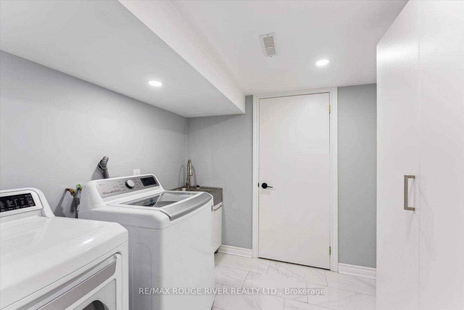 Photo 22 of 35 Baycliffe Drive, Whitby, Williamsburg — HOMEH