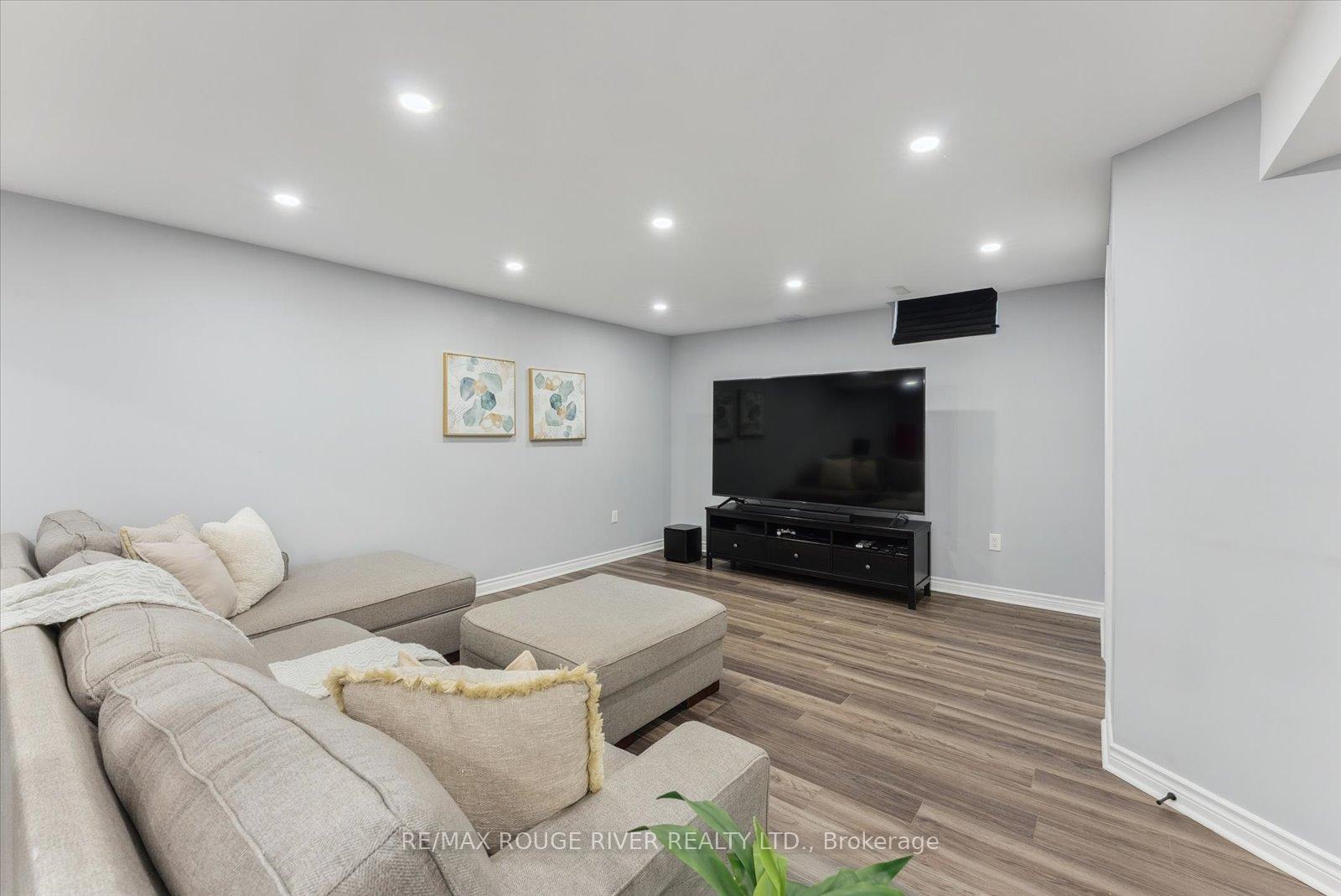 Photo 25 of 35 Baycliffe Drive, Whitby, Williamsburg — HOMEH