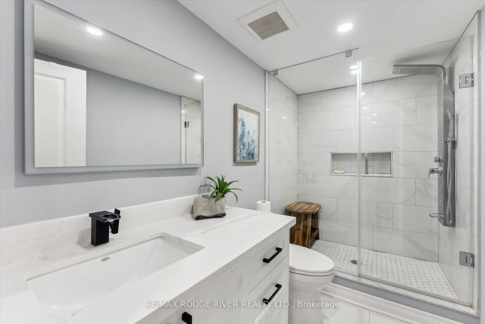 Photo 26 of 35 Baycliffe Drive, Whitby, Williamsburg — HOMEH