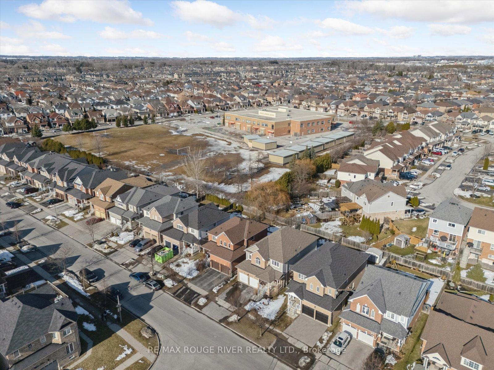 Photo 33 of 35 Baycliffe Drive, Whitby, Williamsburg — HOMEH