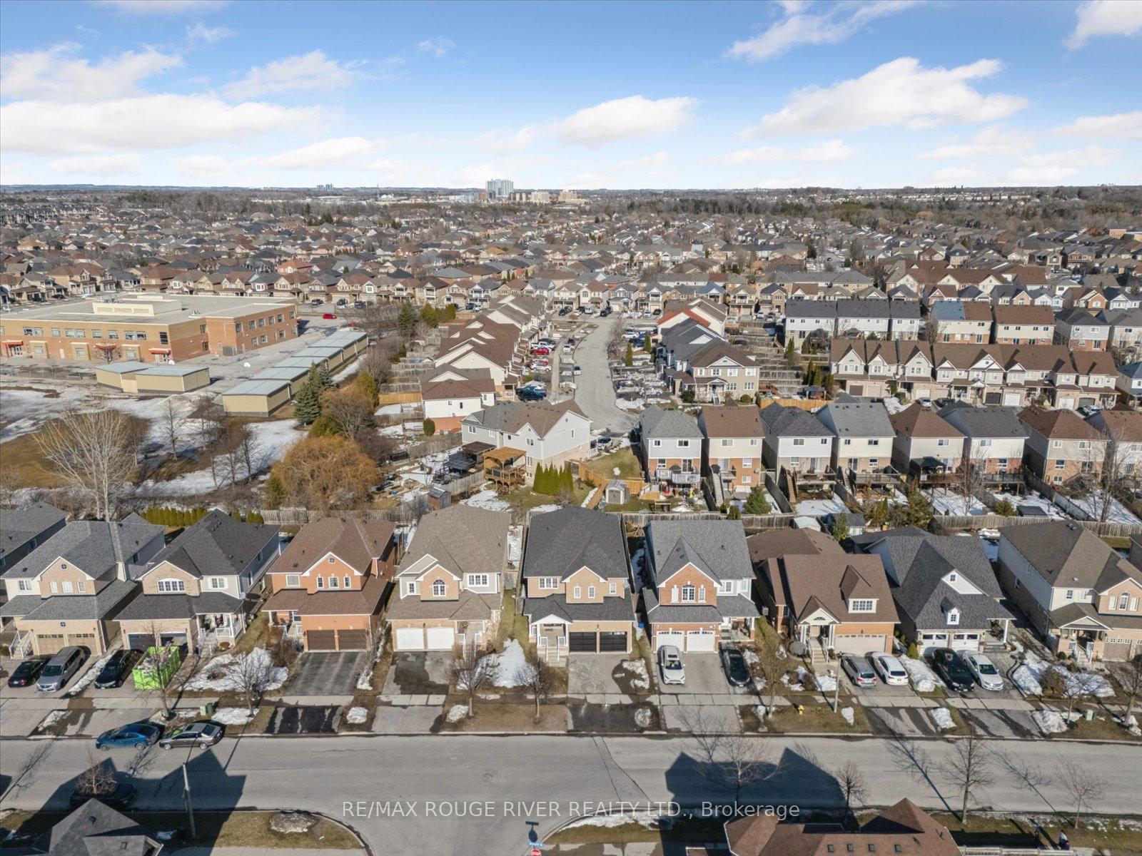 Photo 34 of 35 Baycliffe Drive, Whitby, Williamsburg — HOMEH