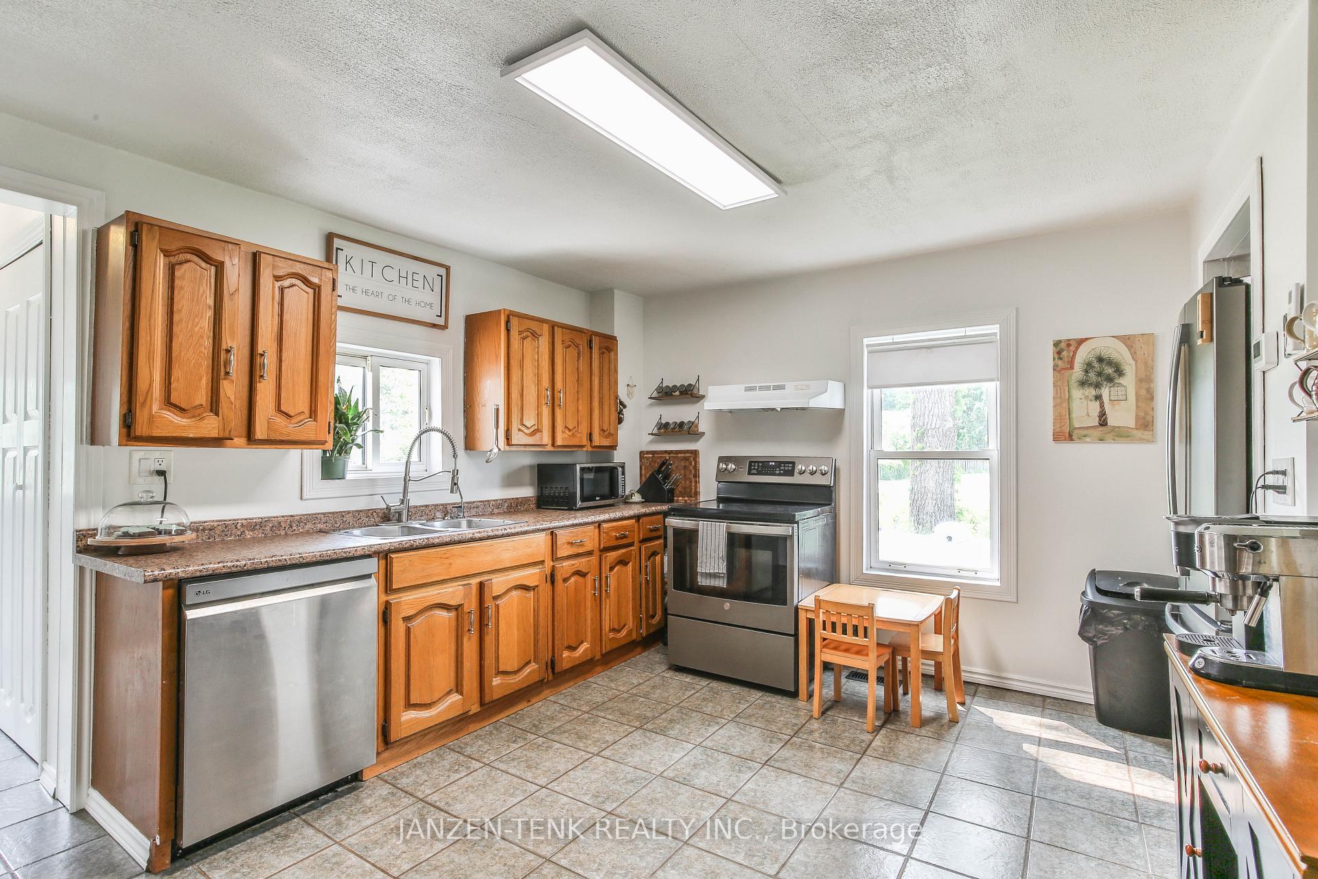 Photo 10 of 9361 Richmond Road, Bayham, Richmond — HOMEH