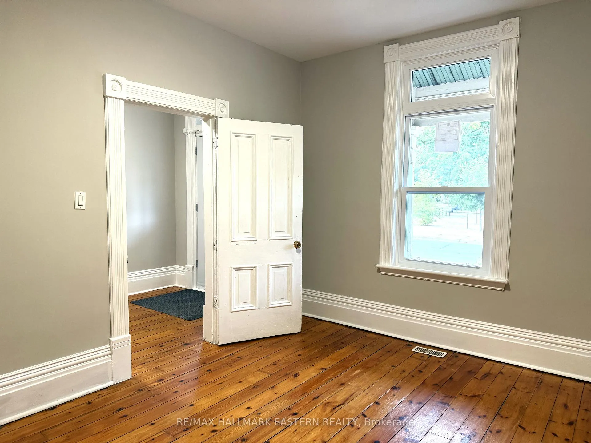 Photo 5 of 215 Stewart Street, Peterborough, Town Ward 3 — HOMEH