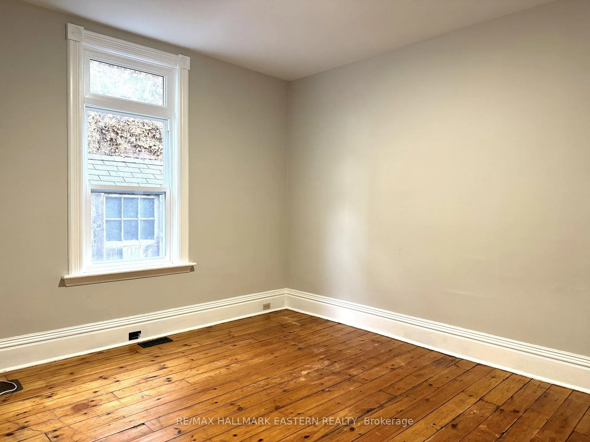 Photo 8 of 215 Stewart Street, Peterborough, Town Ward 3 — HOMEH