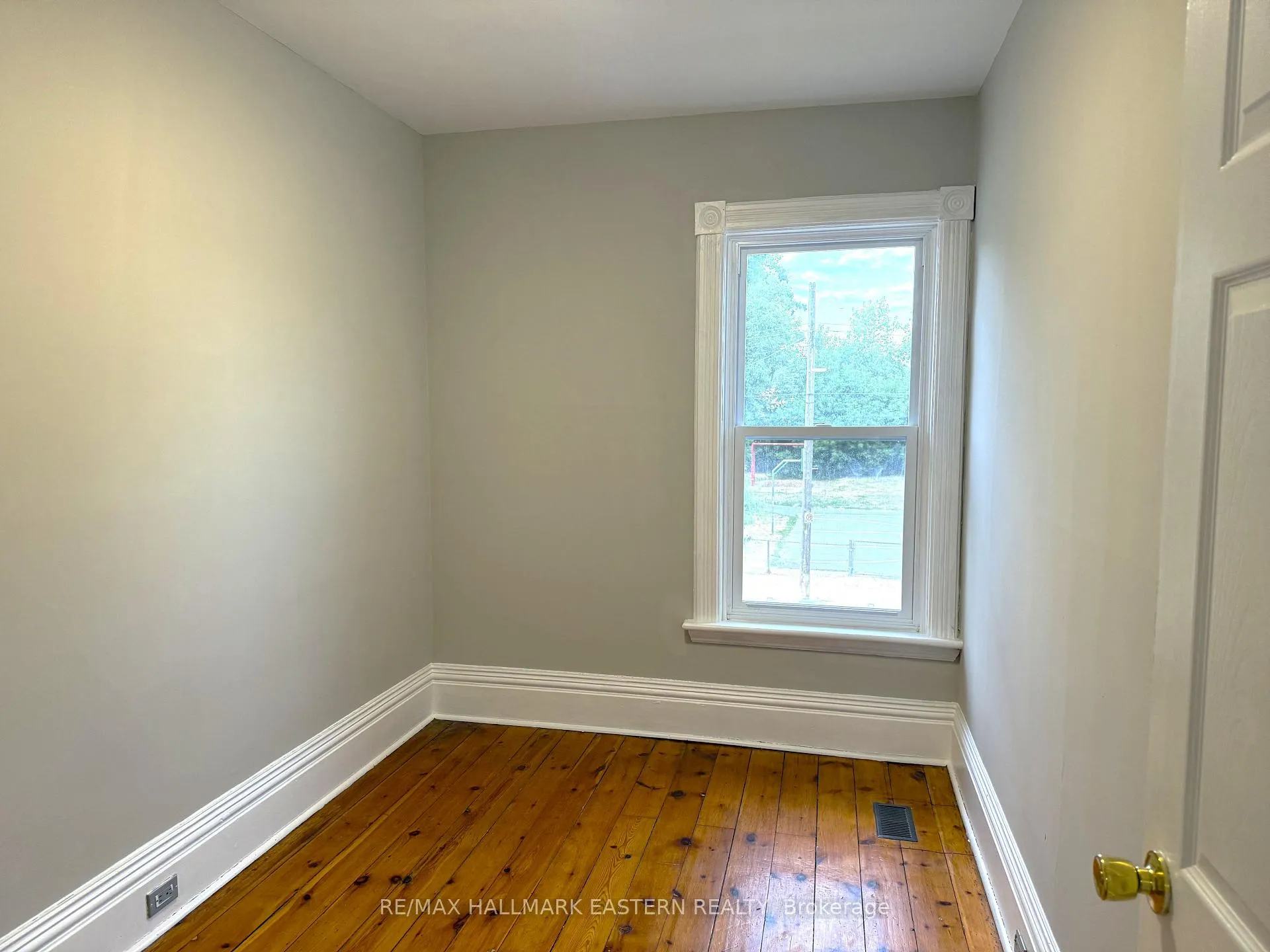 Photo 21 of 215 Stewart Street, Peterborough, Town Ward 3 — HOMEH