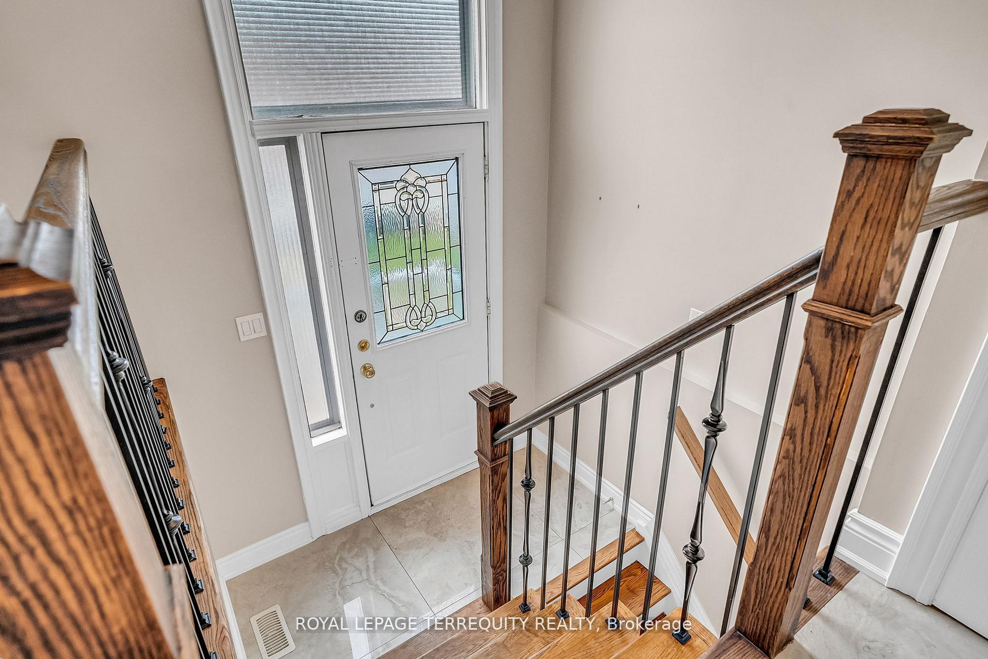 Photo 3 of 17 Agincourt Road, Vaughan, West Woodbridge — HOMEH