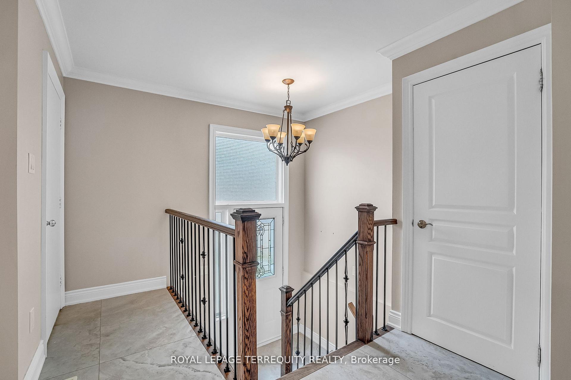 Photo 5 of 17 Agincourt Road, Vaughan, West Woodbridge — HOMEH