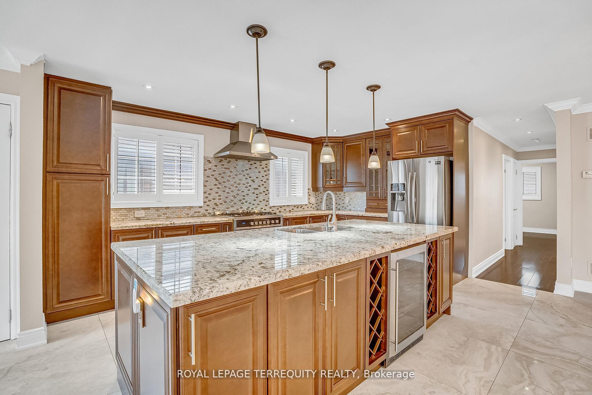 Photo 6 of 17 Agincourt Road, Vaughan, West Woodbridge — HOMEH