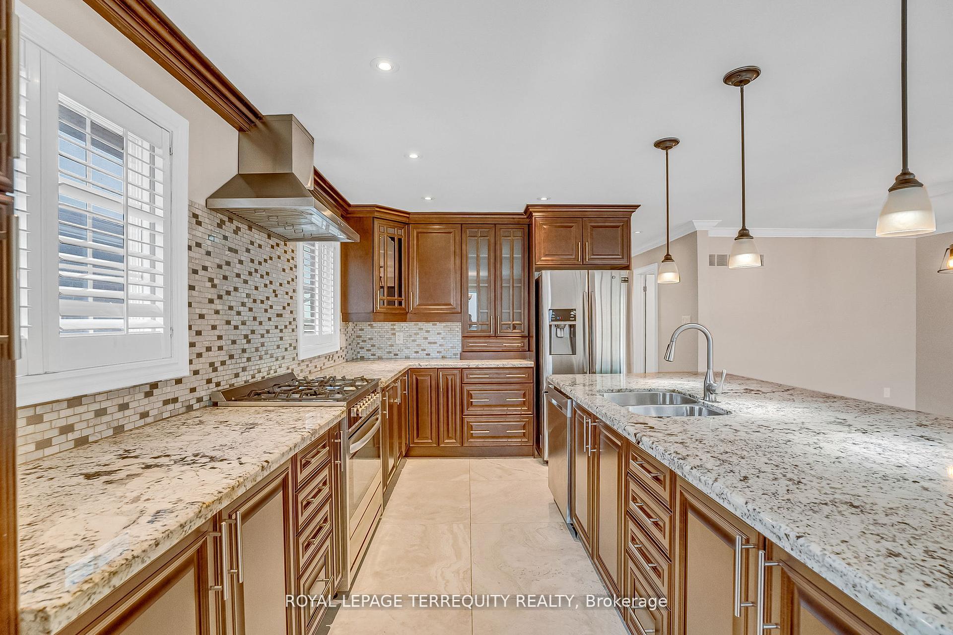 Photo 8 of 17 Agincourt Road, Vaughan, West Woodbridge — HOMEH