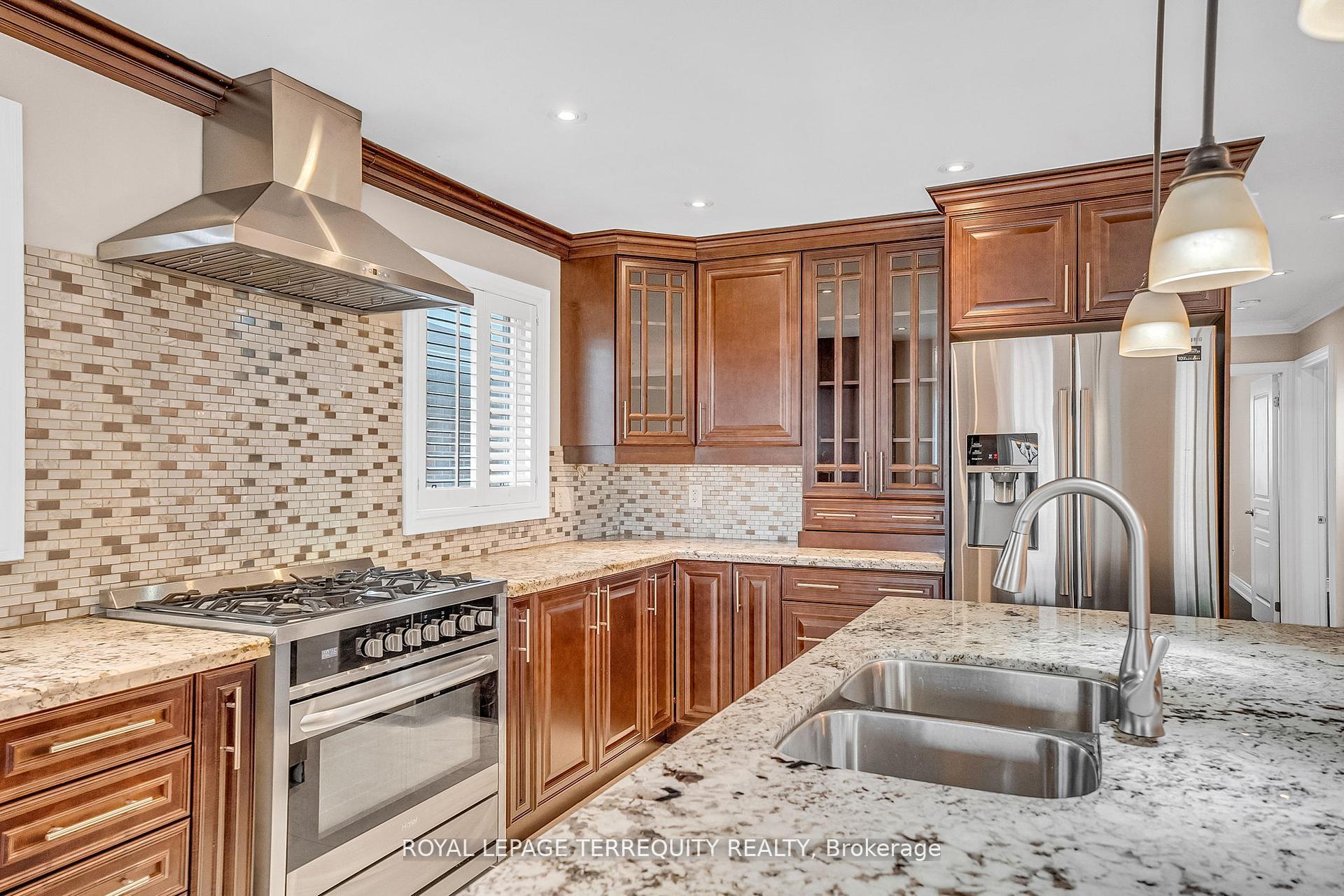 Photo 9 of 17 Agincourt Road, Vaughan, West Woodbridge — HOMEH