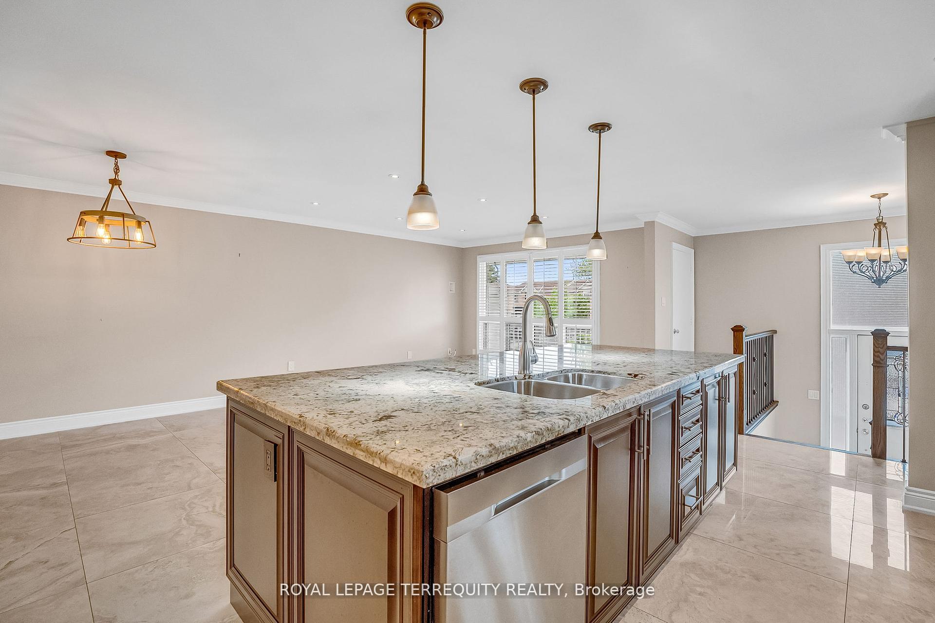 Photo 11 of 17 Agincourt Road, Vaughan, West Woodbridge — HOMEH