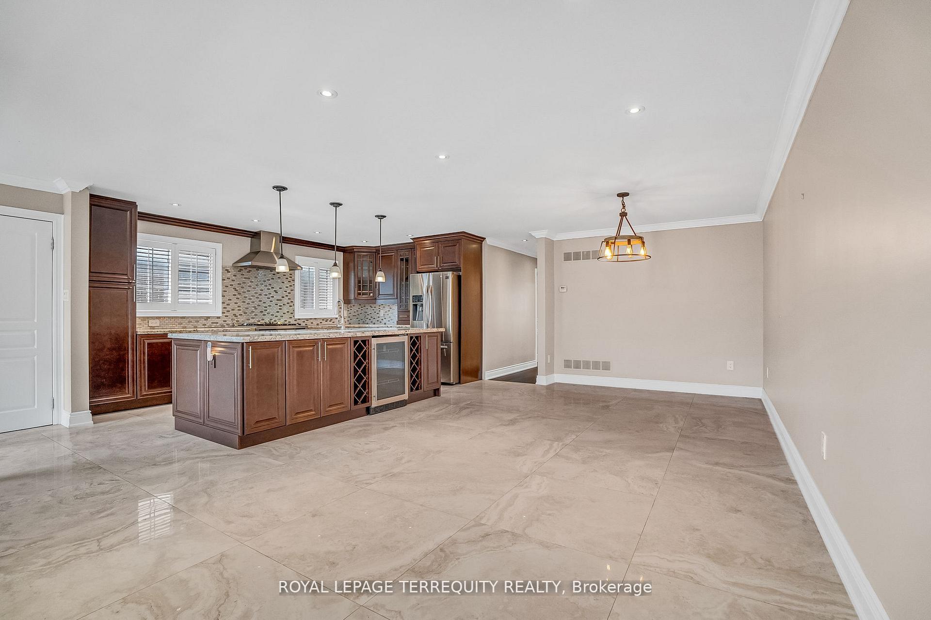 Photo 13 of 17 Agincourt Road, Vaughan, West Woodbridge — HOMEH