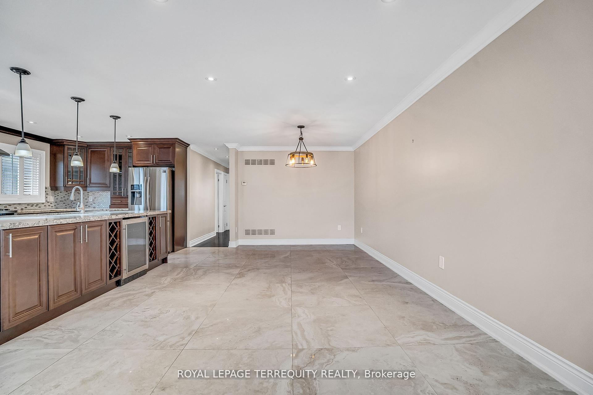 Photo 14 of 17 Agincourt Road, Vaughan, West Woodbridge — HOMEH