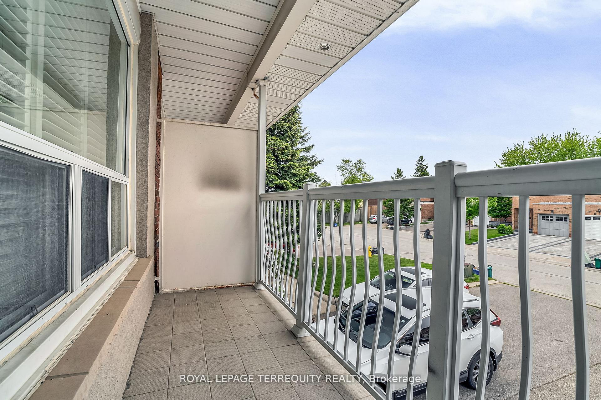 Photo 16 of 17 Agincourt Road, Vaughan, West Woodbridge — HOMEH