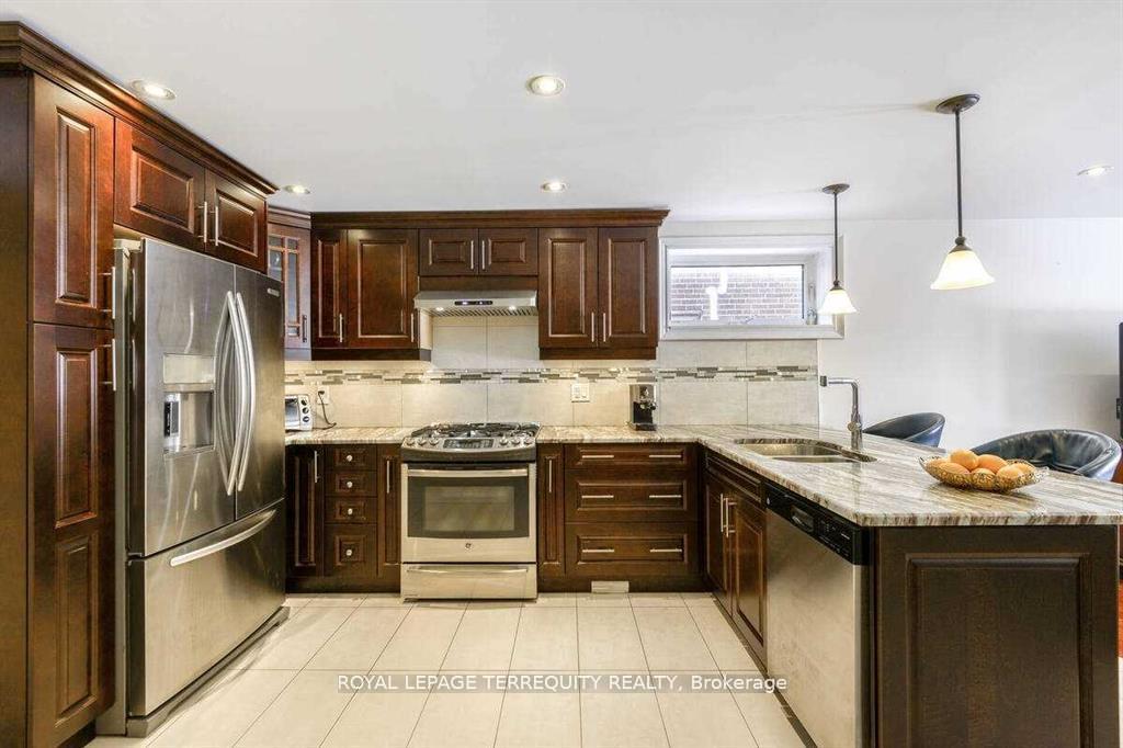 Photo 39 of 17 Agincourt Road, Vaughan, West Woodbridge — HOMEH