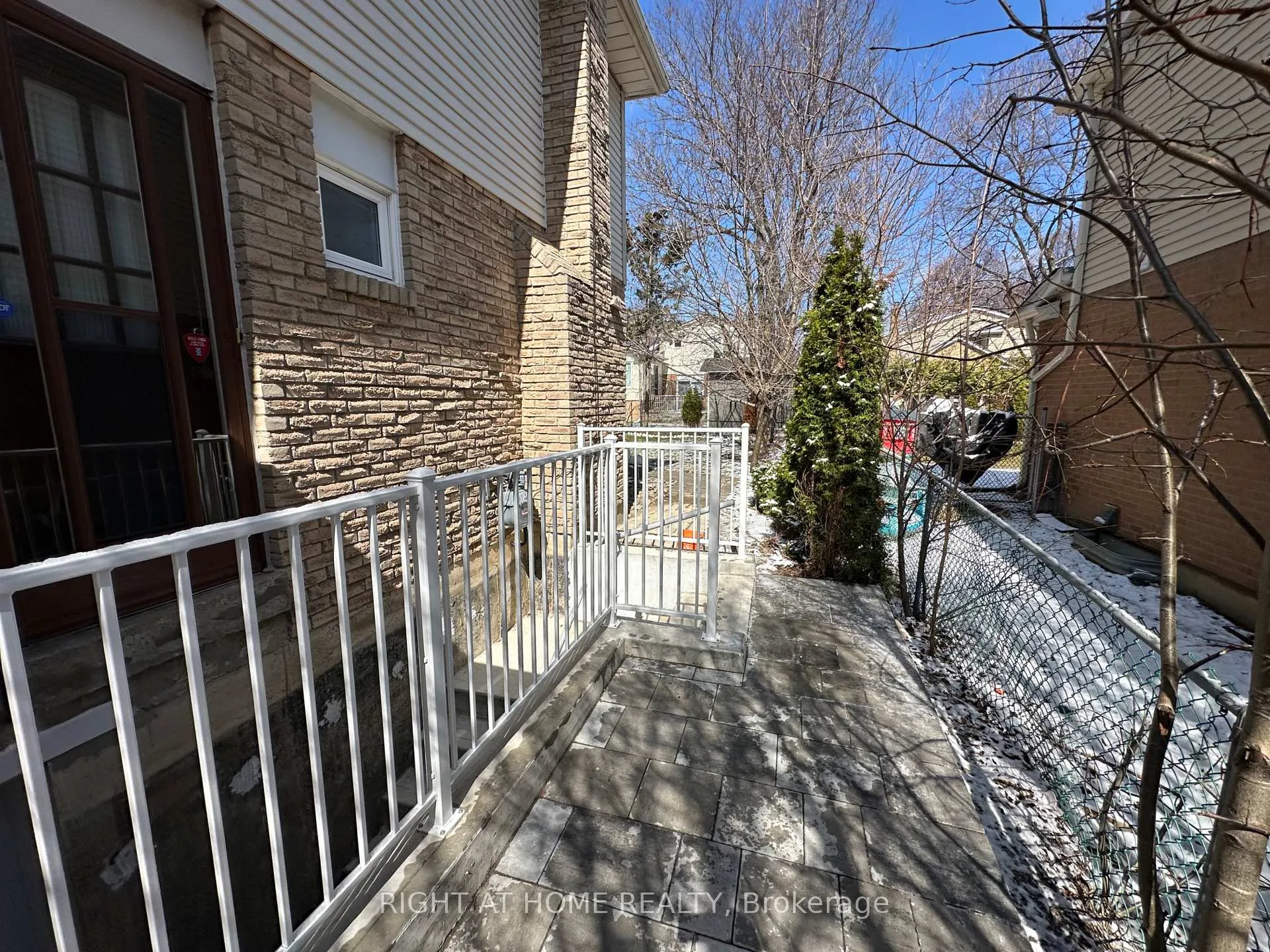 Photo 4 of Unit Basement, 63 Innisbrook Crescent, Markham, Aileen-Willowbrook — HOMEH