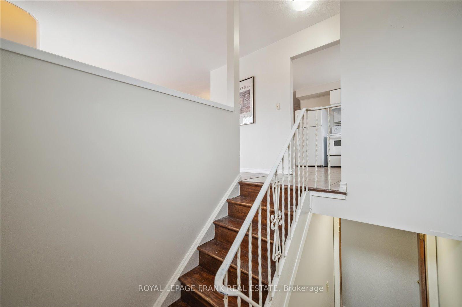 Photo 4 of 334 Pine Avenue, Oshawa, Vanier — HOMEH