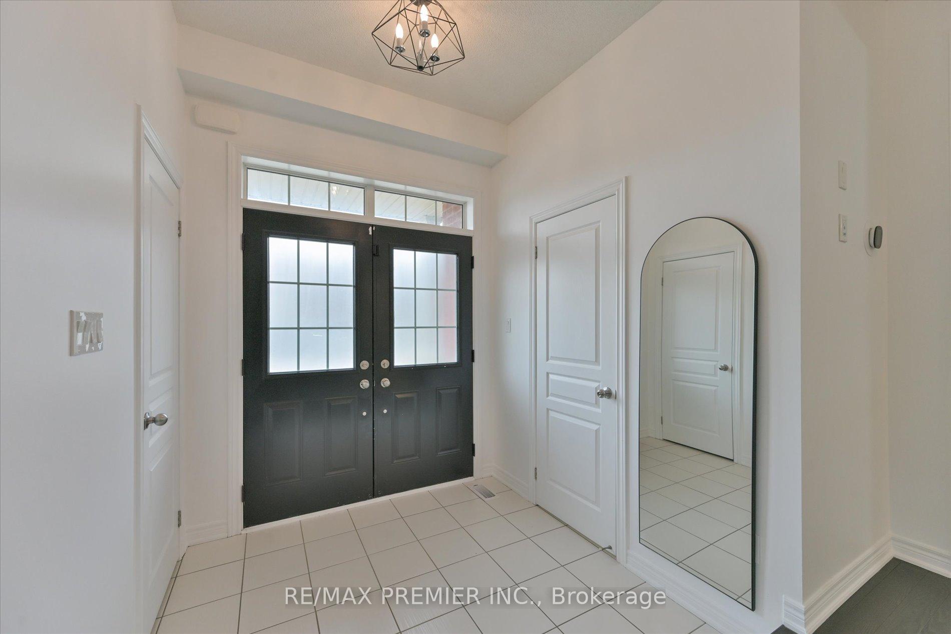 Photo 5 of 111 East's Corners Boulevard, Vaughan, Kleinburg — HOMEH