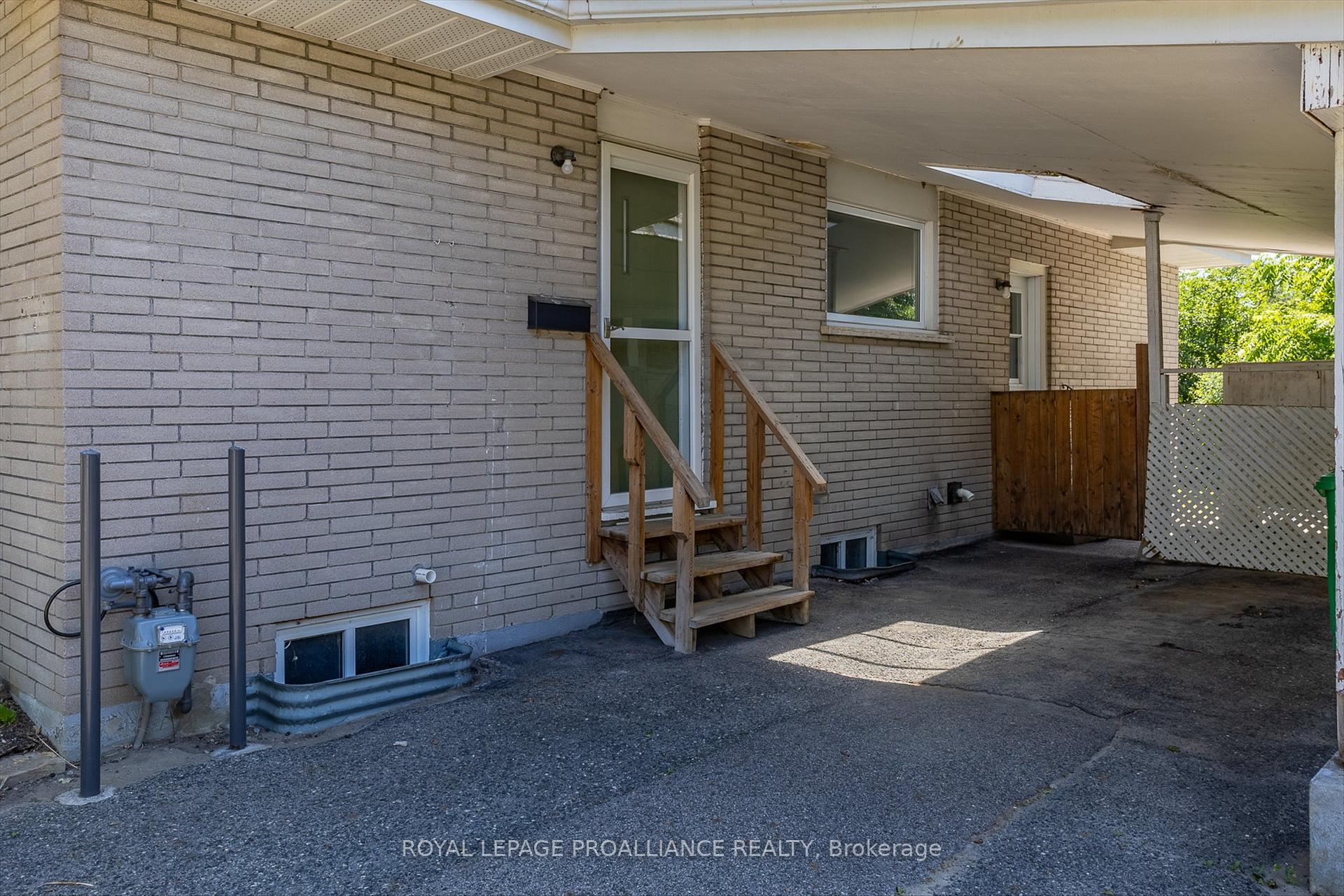 Photo 3 of 1182 Milburn Street, Peterborough, Northcrest Ward 5 — HOMEH
