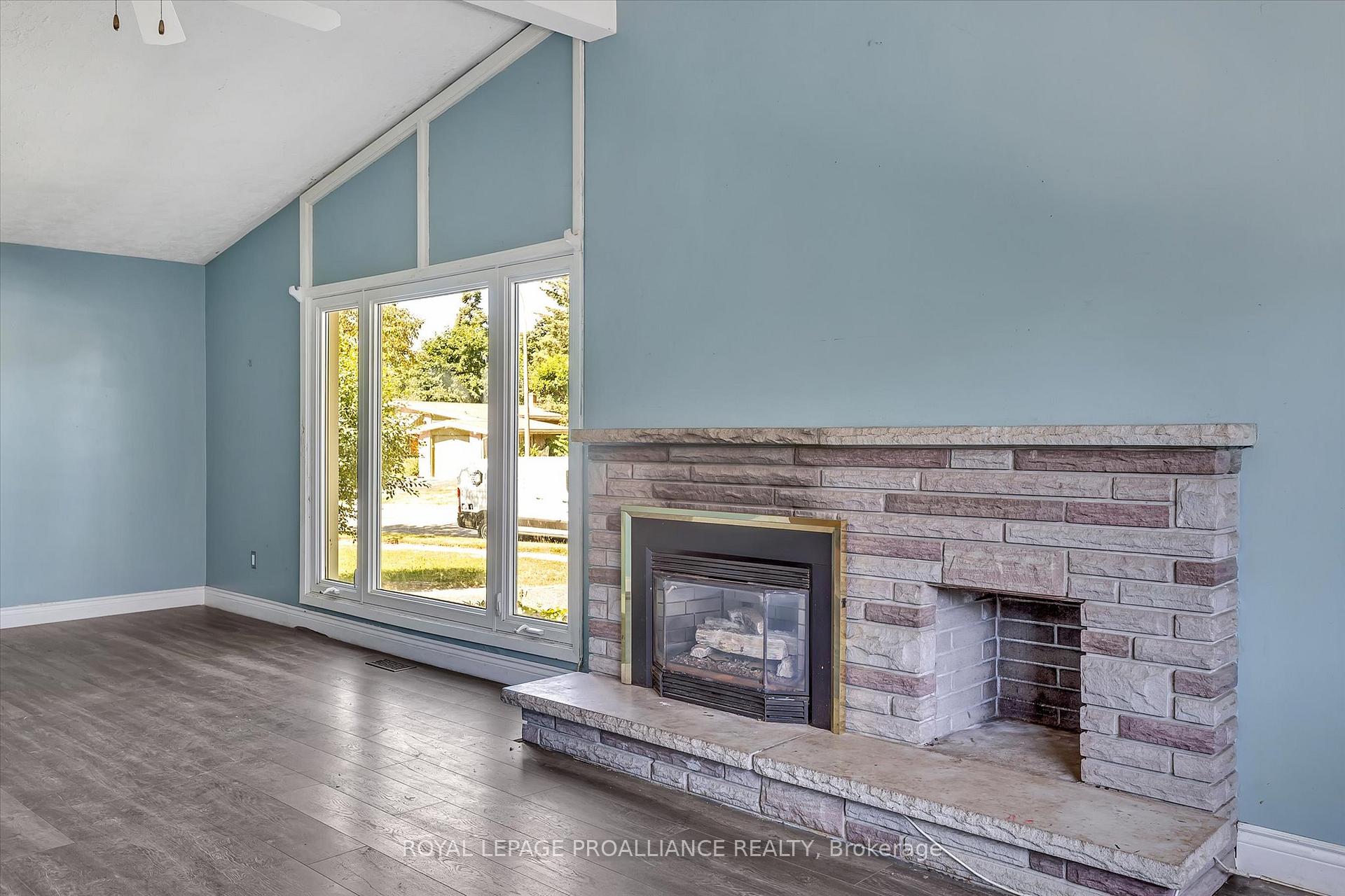 Photo 6 of 1182 Milburn Street, Peterborough, Northcrest Ward 5 — HOMEH