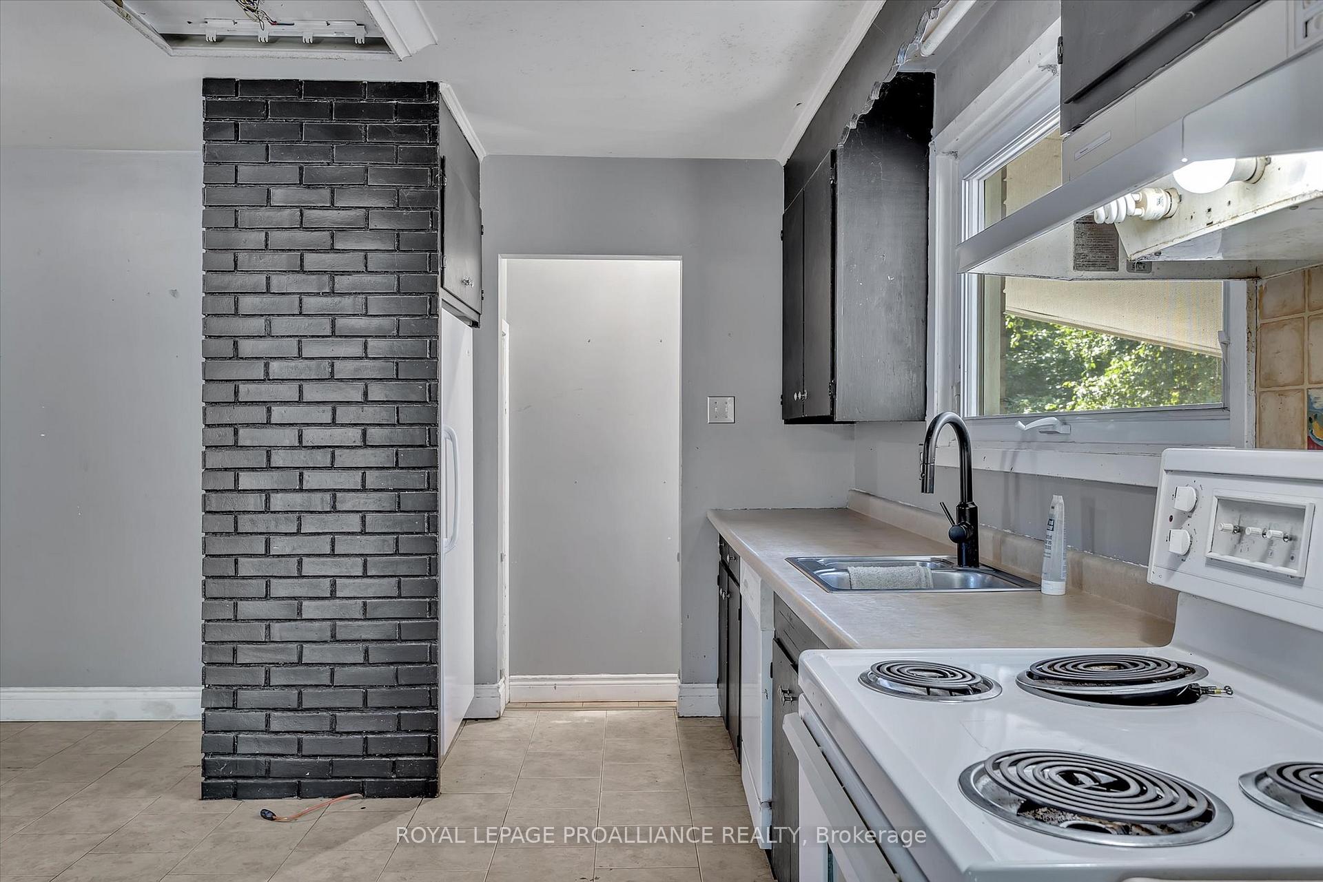 Photo 9 of 1182 Milburn Street, Peterborough, Northcrest Ward 5 — HOMEH