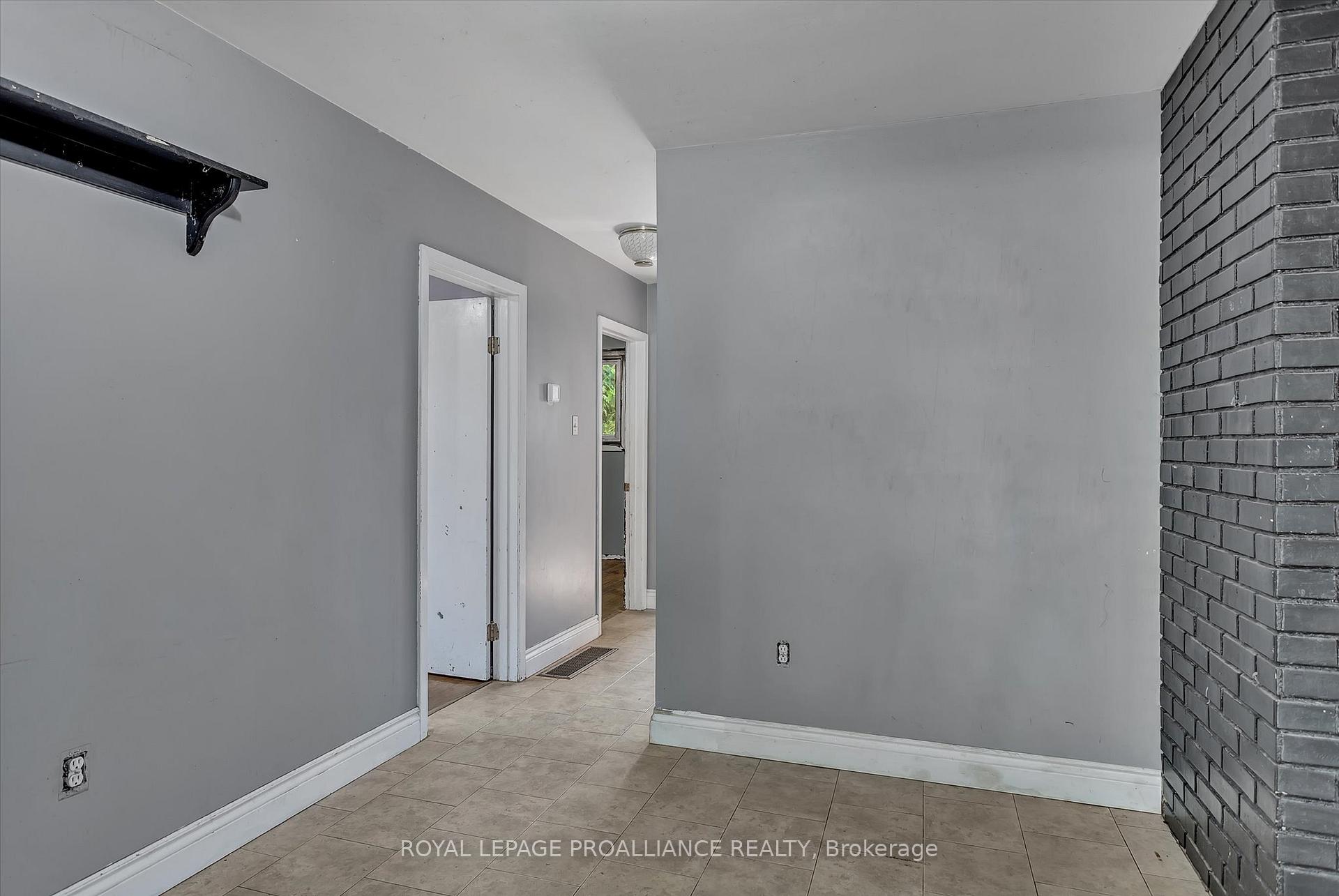 Photo 12 of 1182 Milburn Street, Peterborough, Northcrest Ward 5 — HOMEH