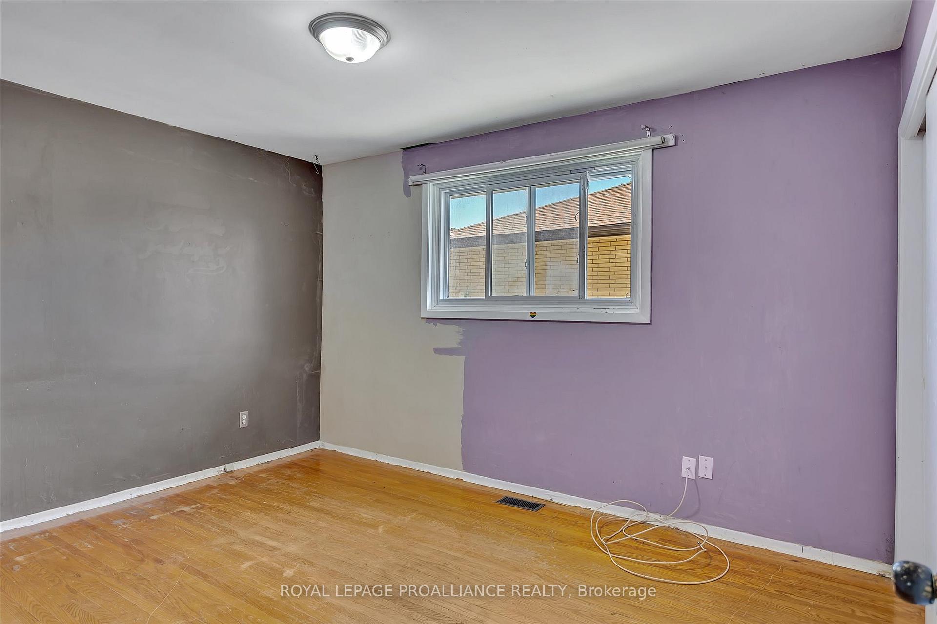 Photo 13 of 1182 Milburn Street, Peterborough, Northcrest Ward 5 — HOMEH