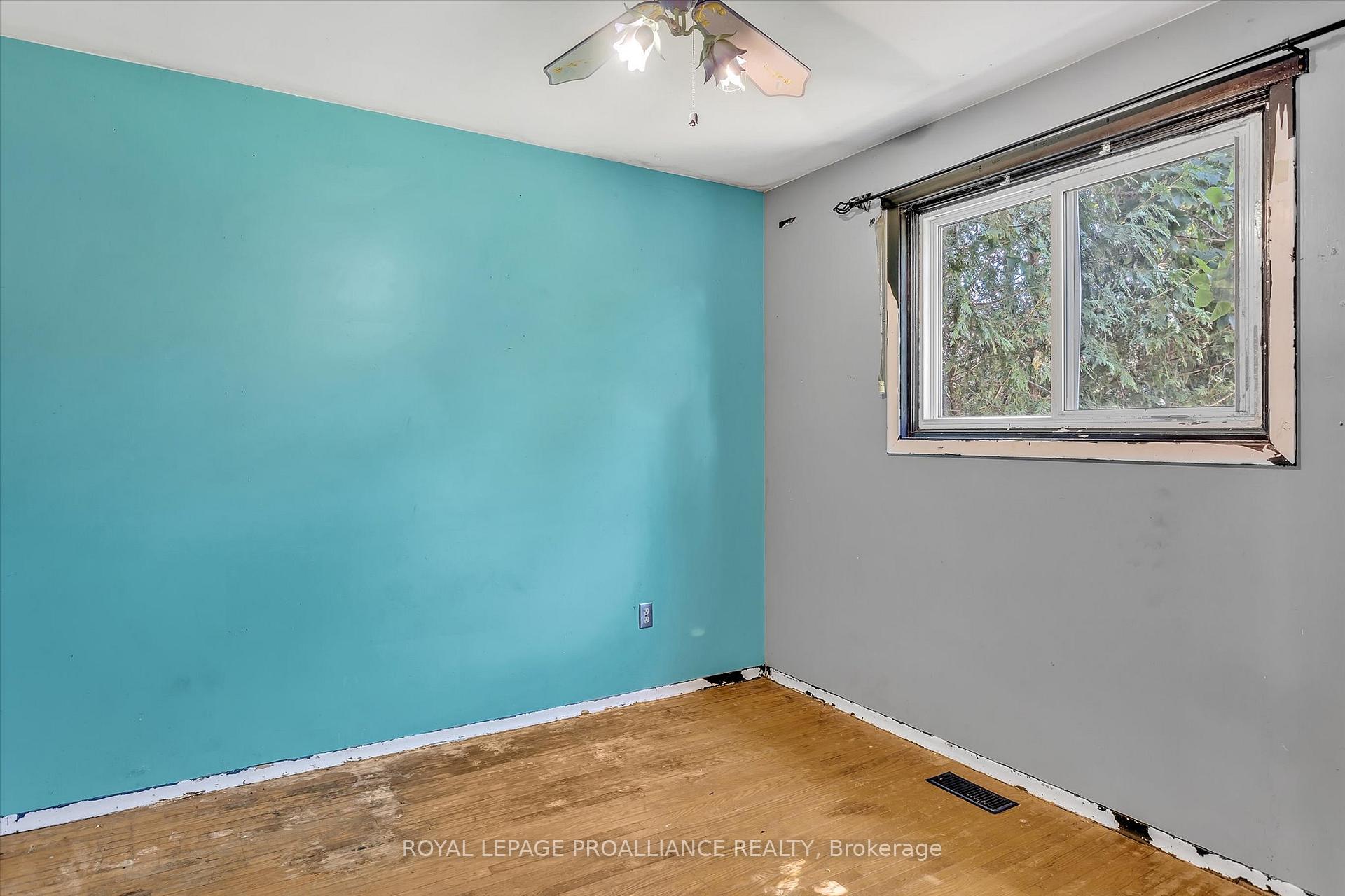 Photo 15 of 1182 Milburn Street, Peterborough, Northcrest Ward 5 — HOMEH