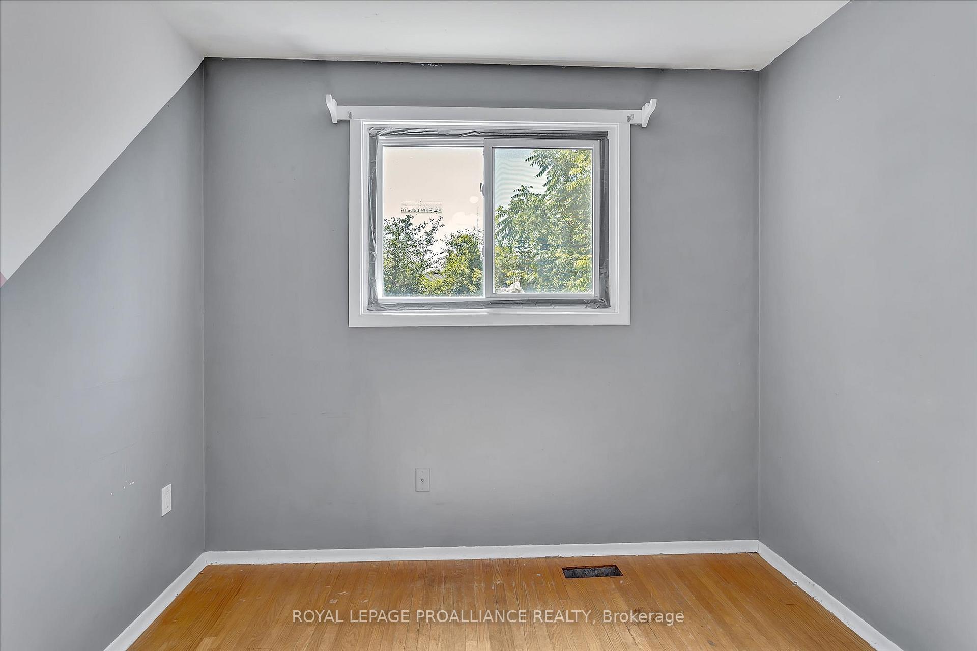 Photo 18 of 1182 Milburn Street, Peterborough, Northcrest Ward 5 — HOMEH