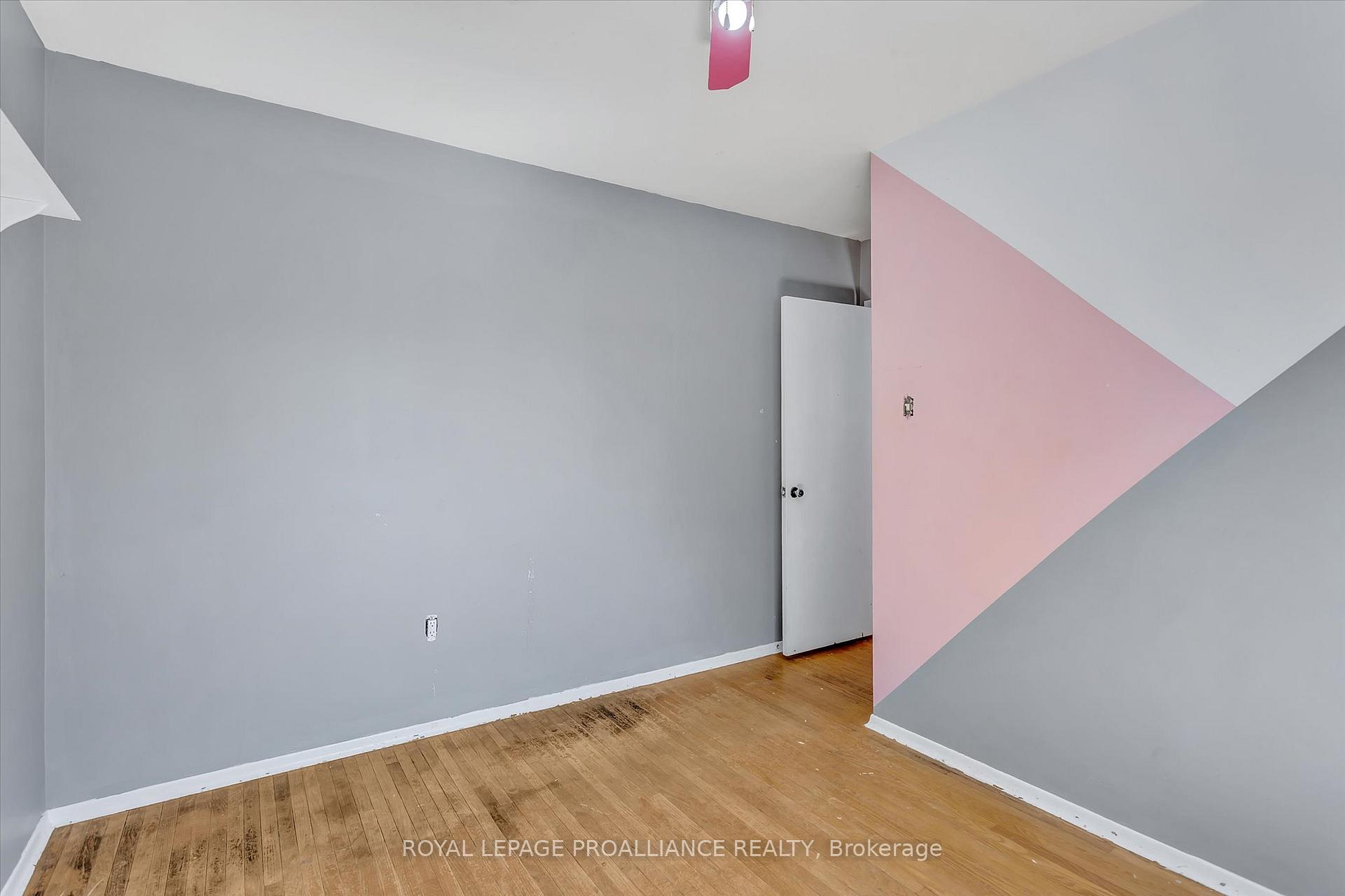 Photo 19 of 1182 Milburn Street, Peterborough, Northcrest Ward 5 — HOMEH