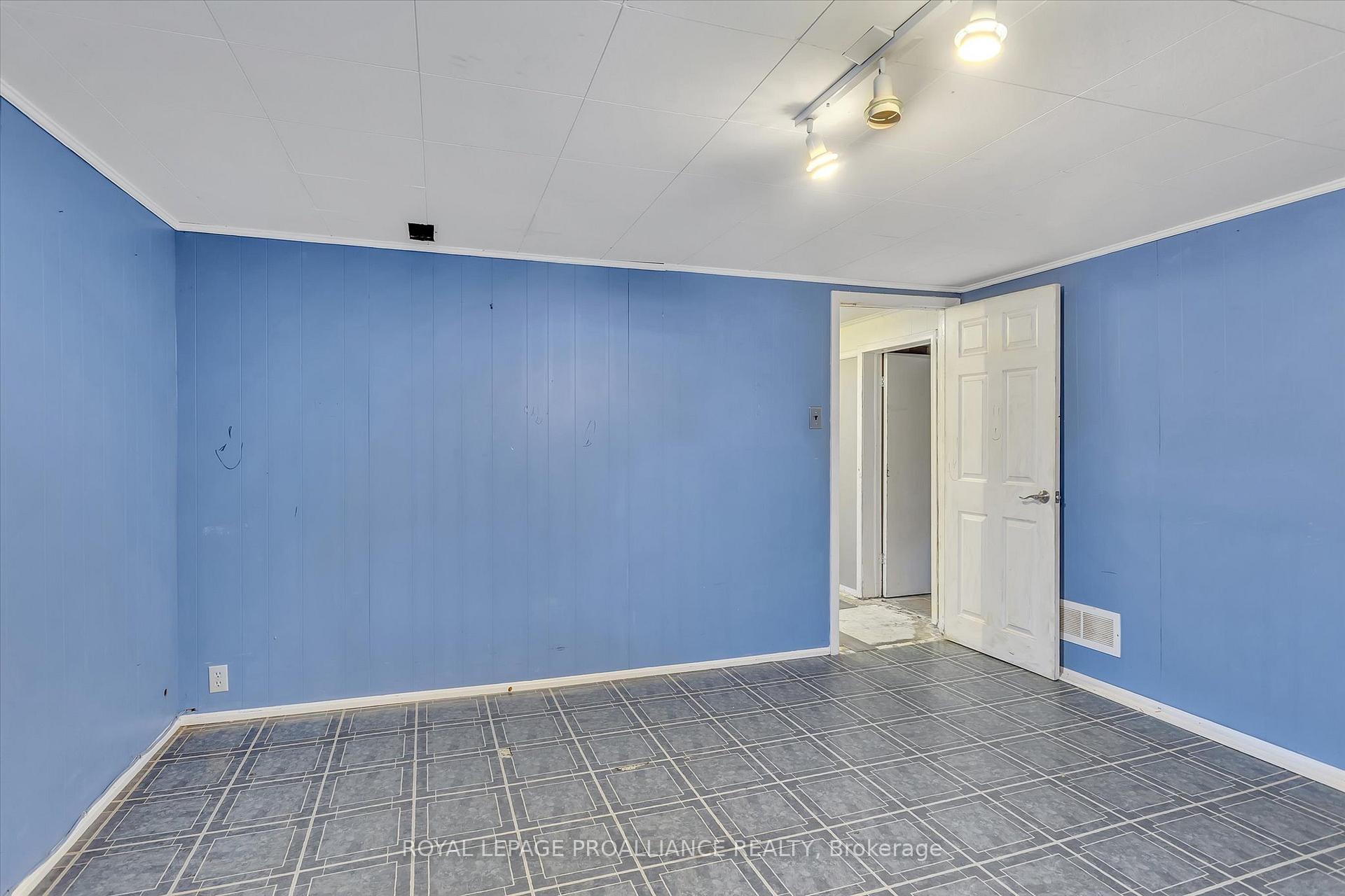 Photo 27 of 1182 Milburn Street, Peterborough, Northcrest Ward 5 — HOMEH