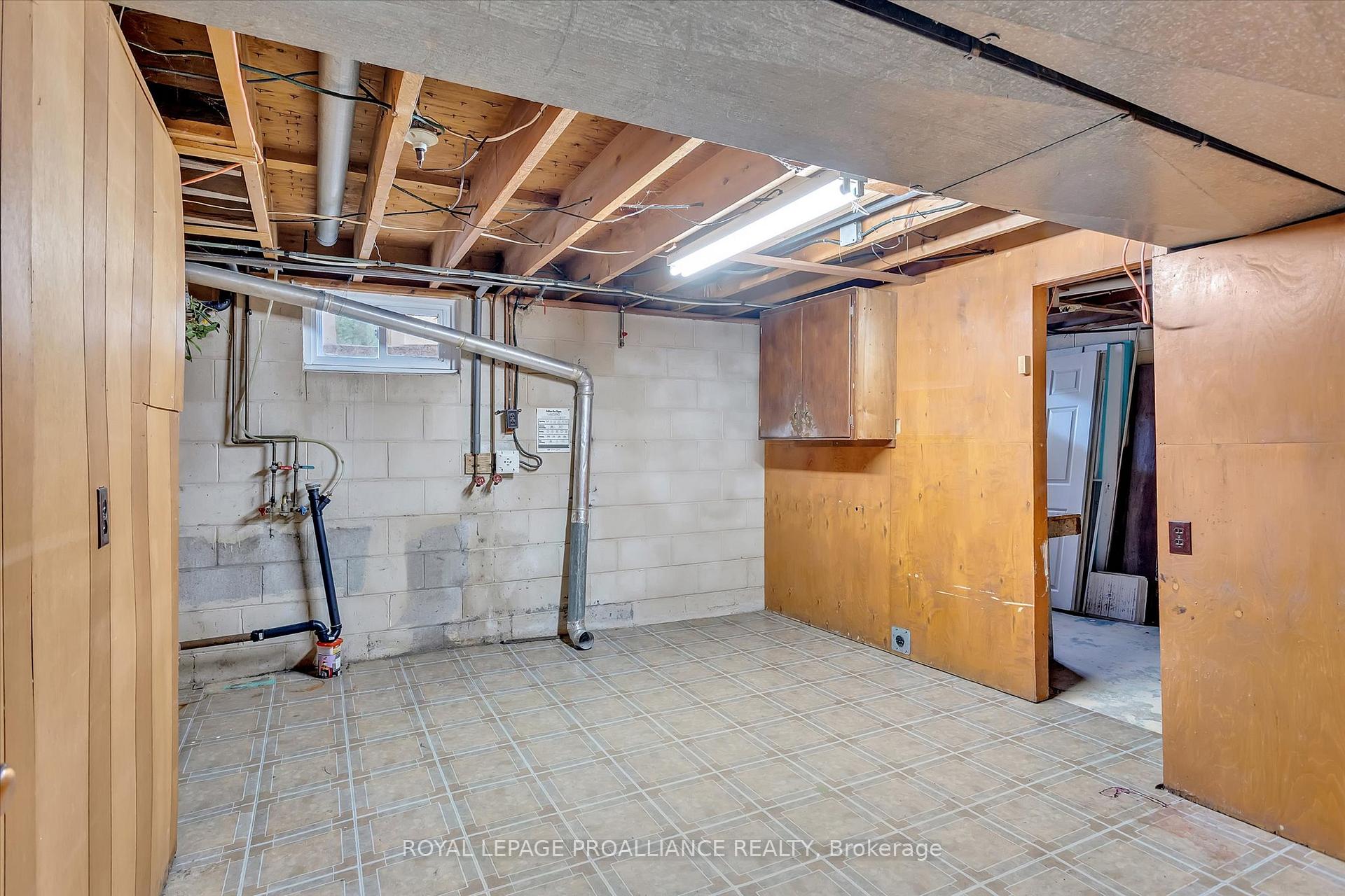 Photo 29 of 1182 Milburn Street, Peterborough, Northcrest Ward 5 — HOMEH