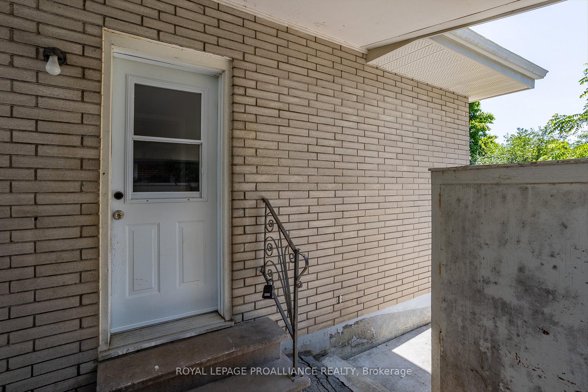 Photo 30 of 1182 Milburn Street, Peterborough, Northcrest Ward 5 — HOMEH