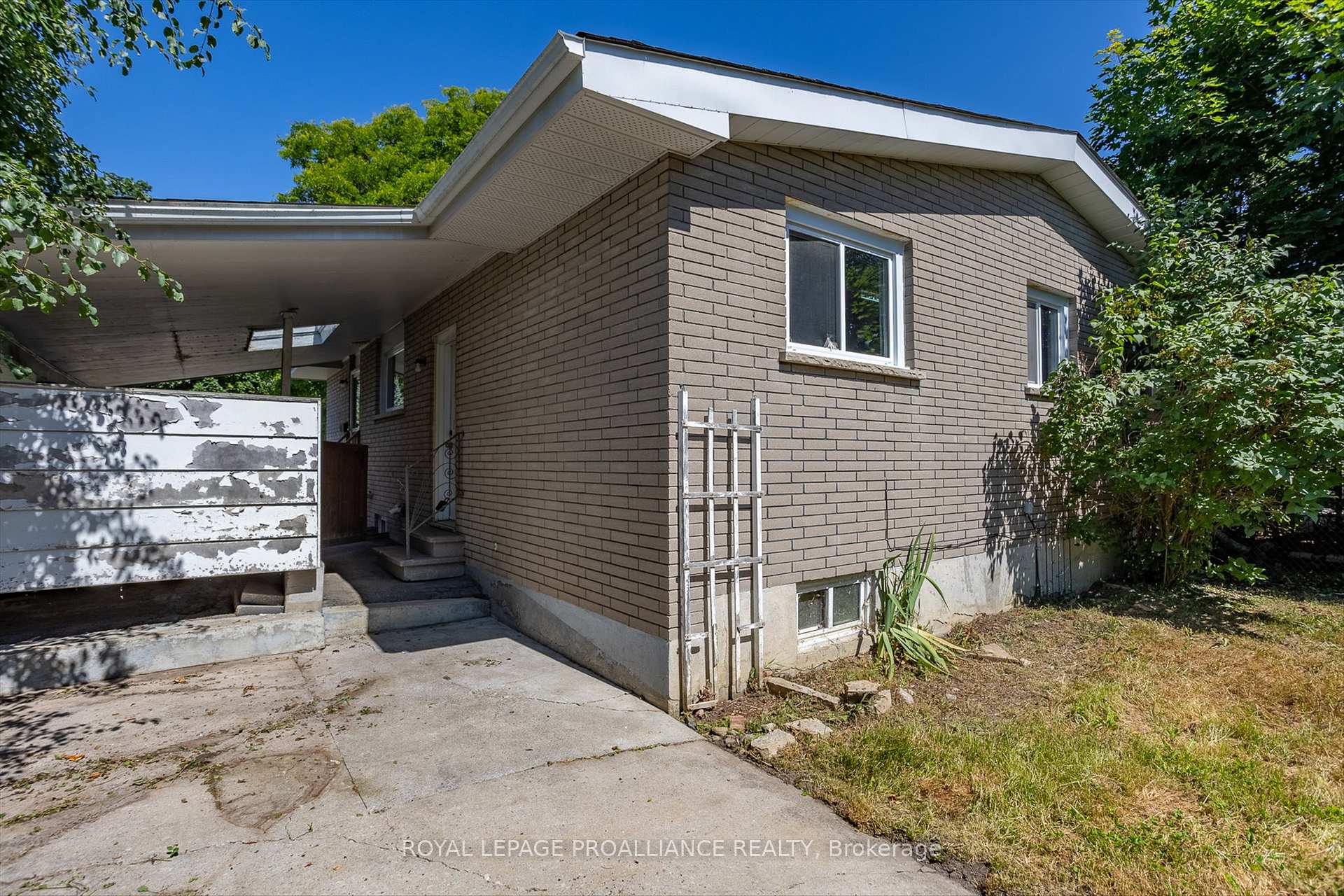 Photo 31 of 1182 Milburn Street, Peterborough, Northcrest Ward 5 — HOMEH
