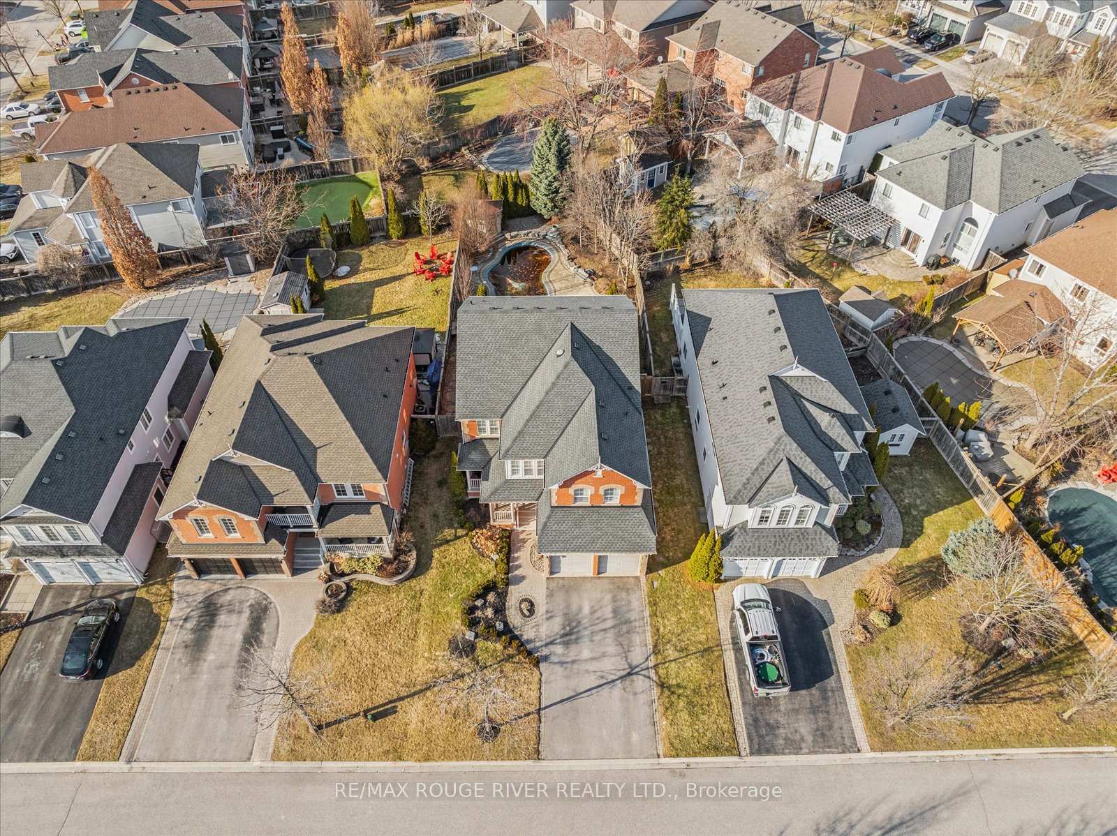 Photo 3 of 56 Hanson Crescent, Whitby, Brooklin — HOMEH