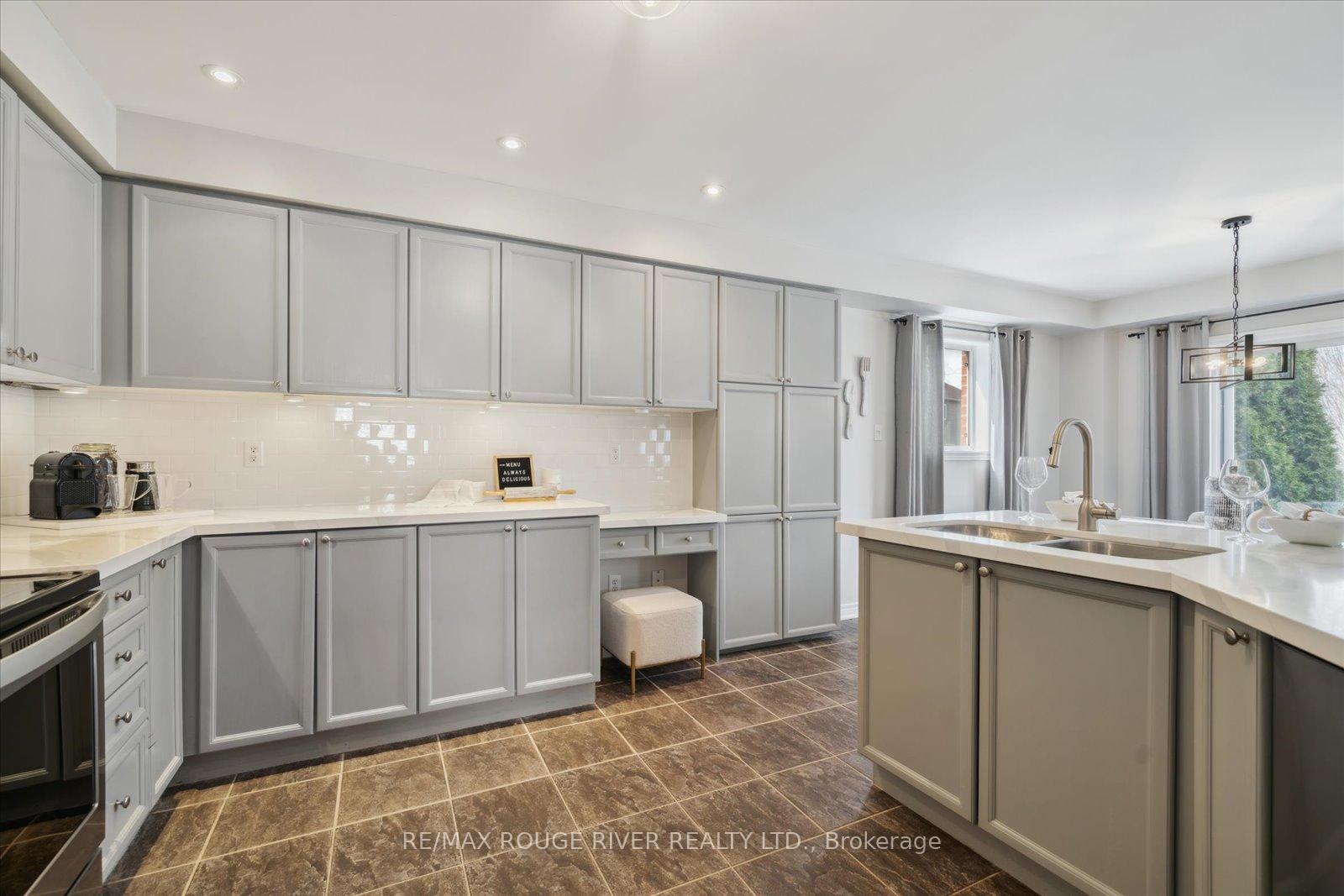 Photo 17 of 56 Hanson Crescent, Whitby, Brooklin — HOMEH