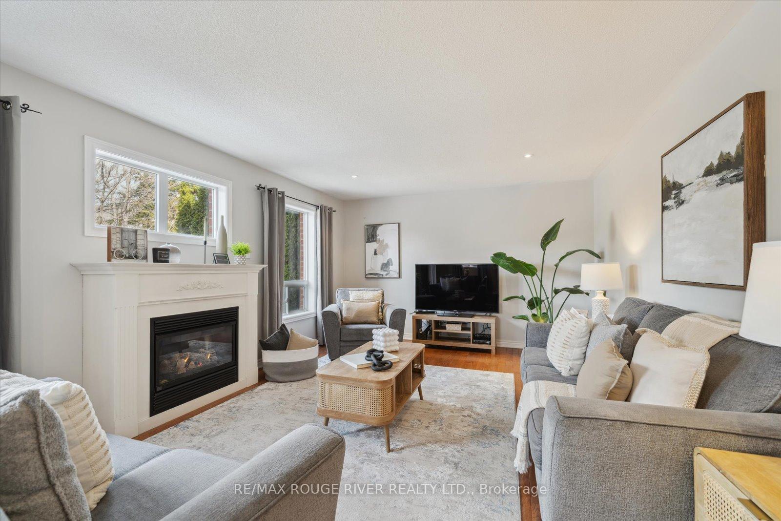 Photo 21 of 56 Hanson Crescent, Whitby, Brooklin — HOMEH