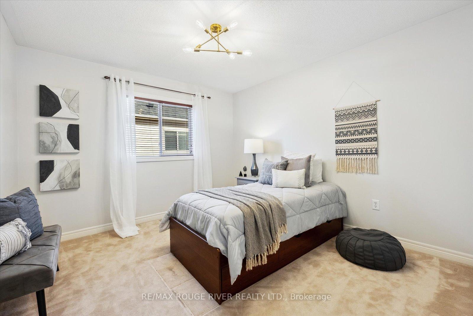 Photo 33 of 56 Hanson Crescent, Whitby, Brooklin — HOMEH