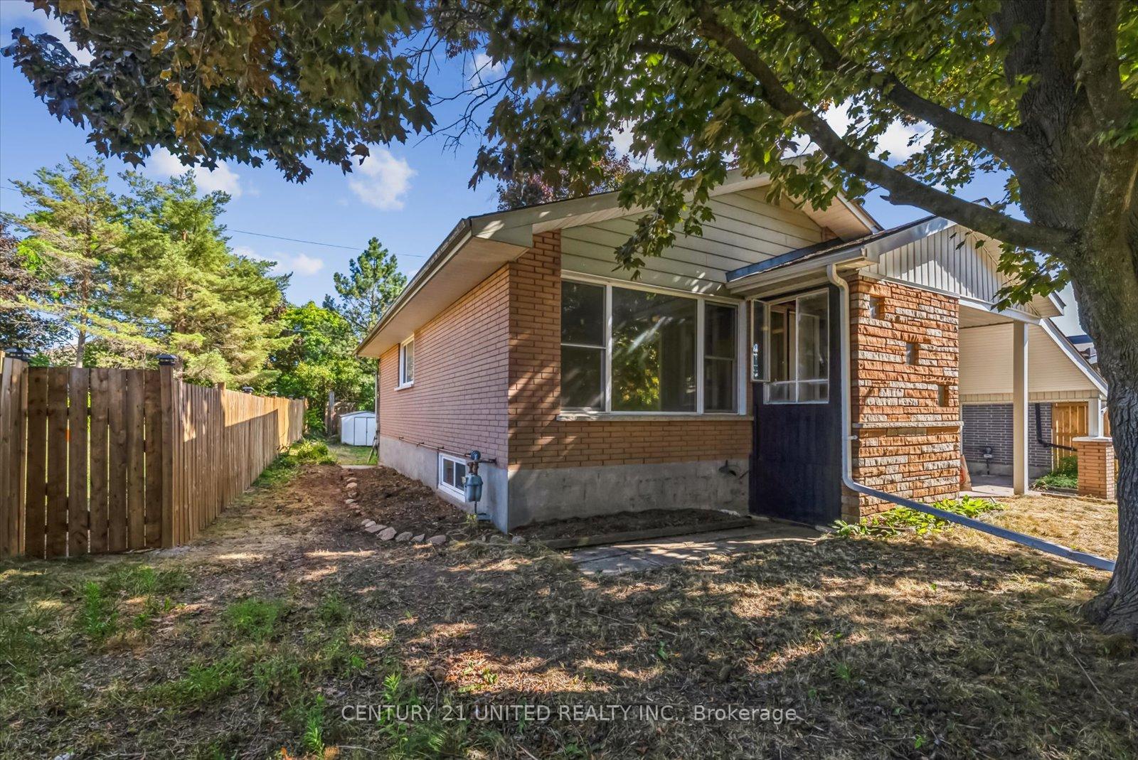 Photo 2 of 521 Raymond Street, Peterborough, Northcrest Ward 5 — HOMEH