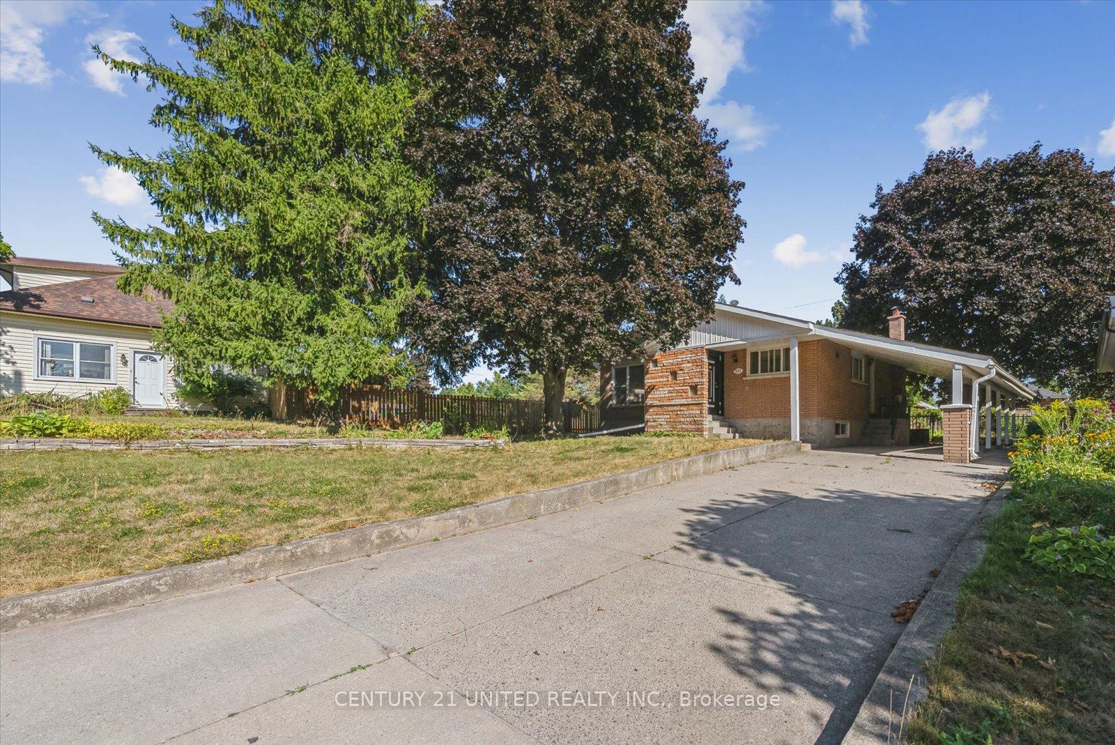 Photo 3 of 521 Raymond Street, Peterborough, Northcrest Ward 5 — HOMEH