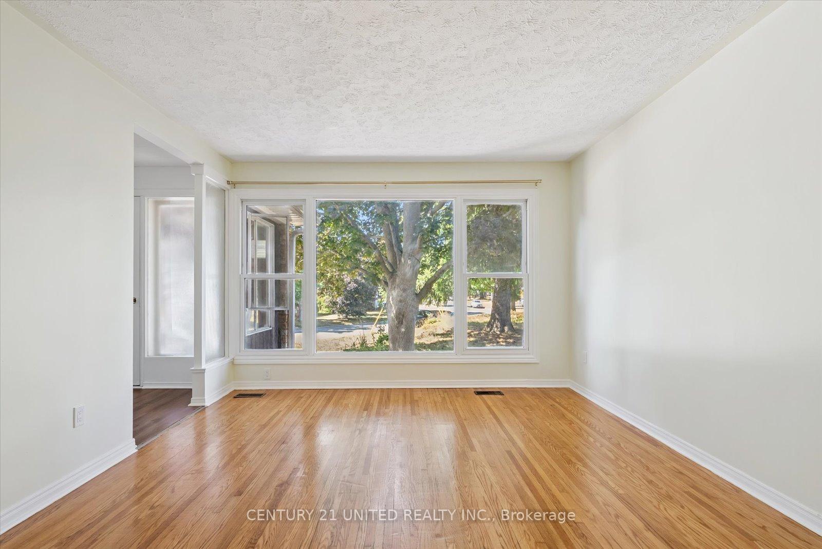Photo 18 of 521 Raymond Street, Peterborough, Northcrest Ward 5 — HOMEH