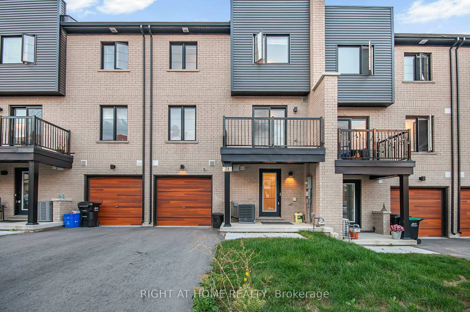 Photo 1 of 29 Wagon Lane, Barrie, Rural Barrie Southeast — HOMEH