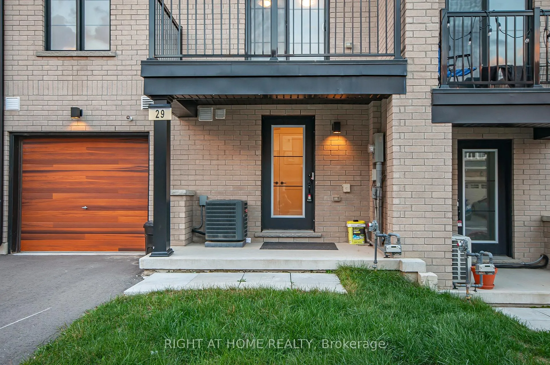 Photo 4 of 29 Wagon Lane, Barrie, Rural Barrie Southeast — HOMEH