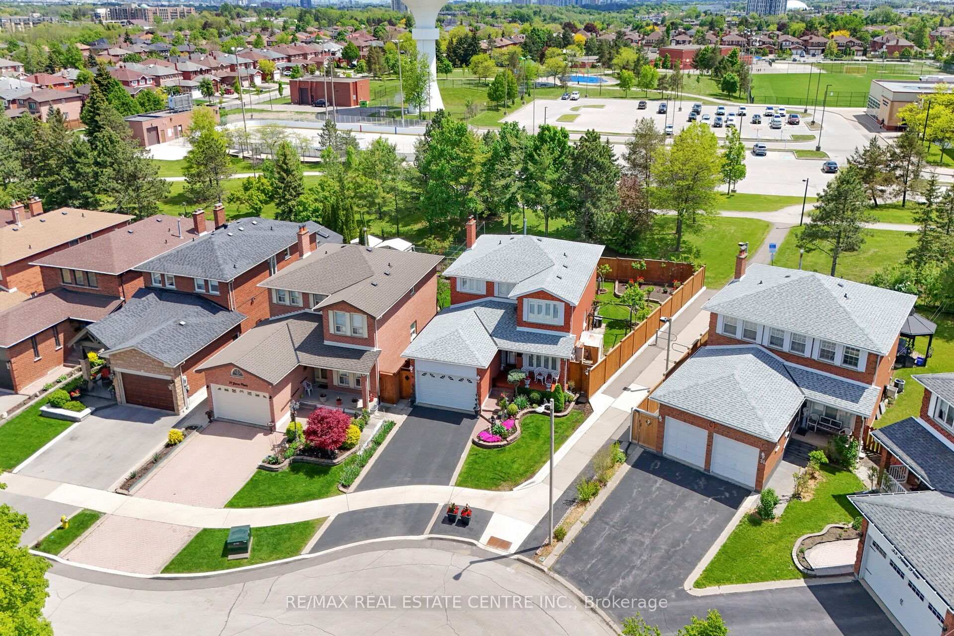 Photo 2 of 29 Janus Place, Vaughan, West Woodbridge — HOMEH