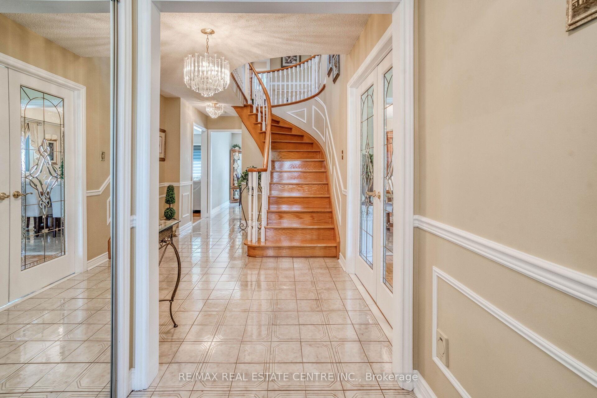 Photo 4 of 29 Janus Place, Vaughan, West Woodbridge — HOMEH