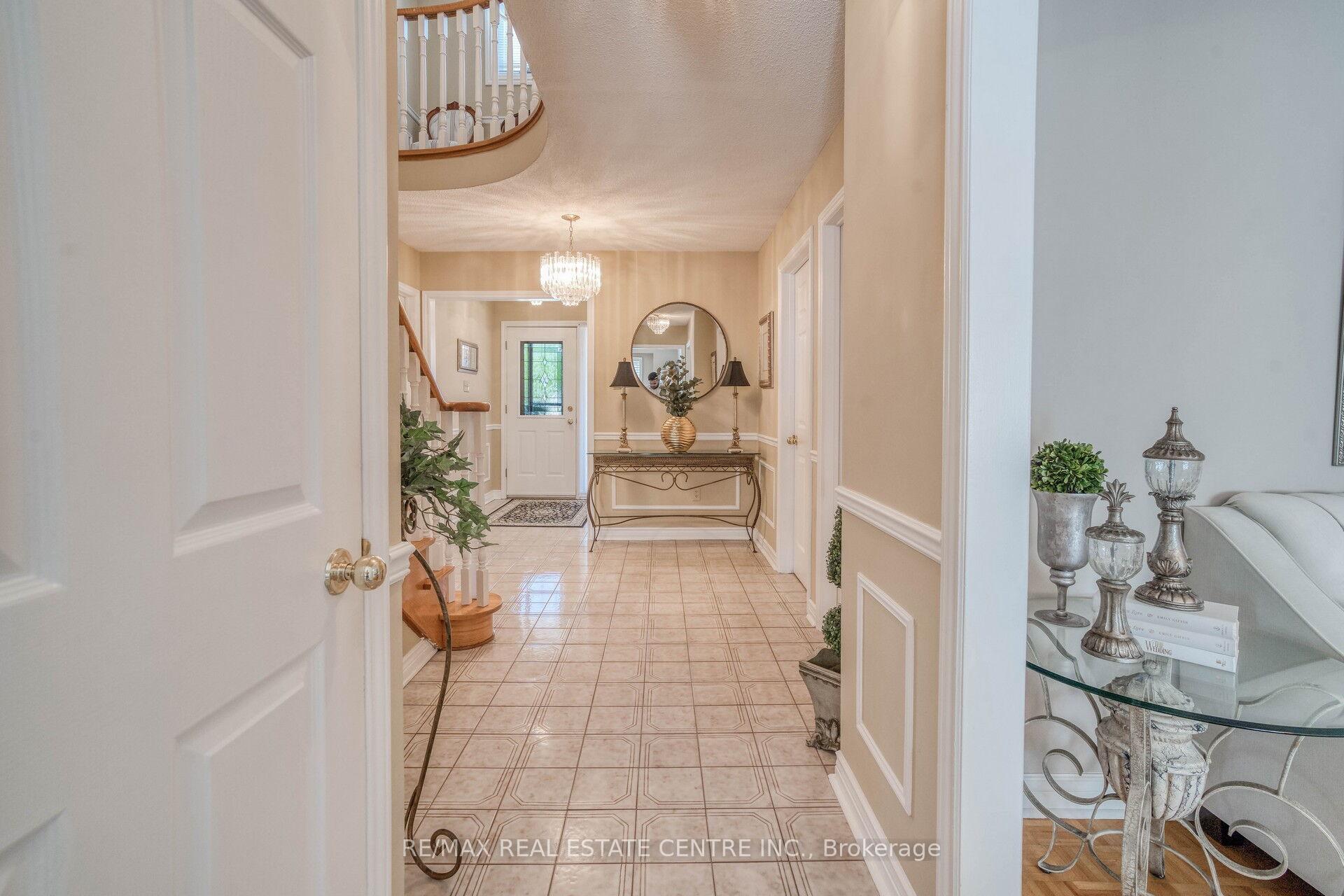 Photo 5 of 29 Janus Place, Vaughan, West Woodbridge — HOMEH