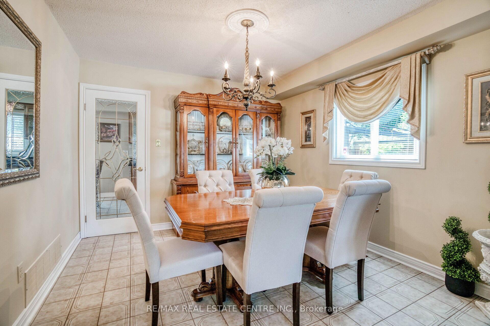 Photo 7 of 29 Janus Place, Vaughan, West Woodbridge — HOMEH