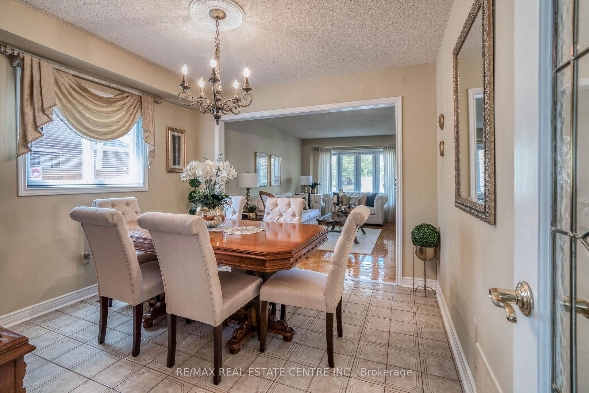 Photo 8 of 29 Janus Place, Vaughan, West Woodbridge — HOMEH